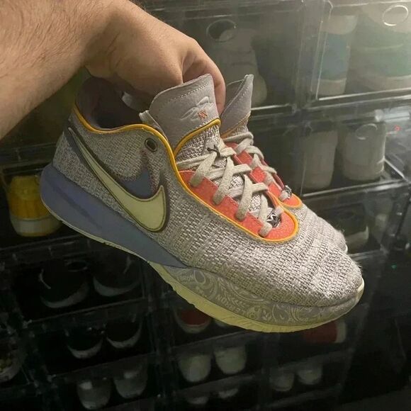 Nike LeBron 20 EP 'Purple And Gold' - Picture 1 of 6